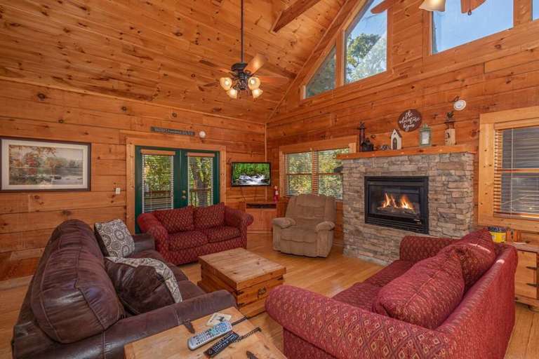 Log Inn Family Cabin